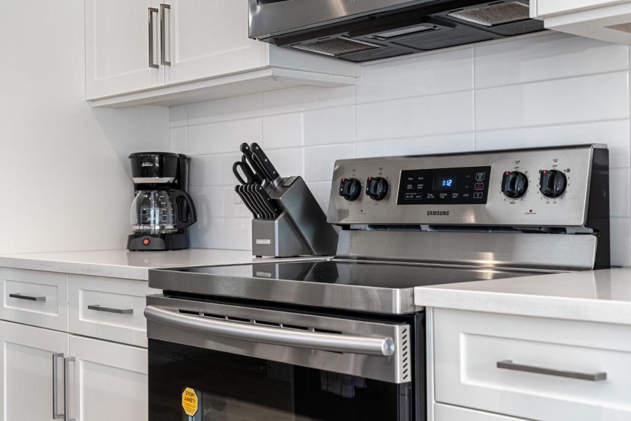 Contemporary Luxury 4 Bedroom House Near Downtown Calgary Bagian luar foto