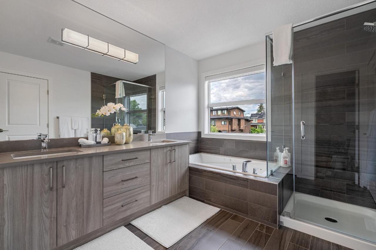 Contemporary Luxury 4 Bedroom House Near Downtown Calgary Bagian luar foto