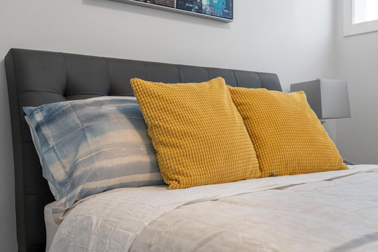 Contemporary Luxury 4 Bedroom House Near Downtown Calgary Bagian luar foto
