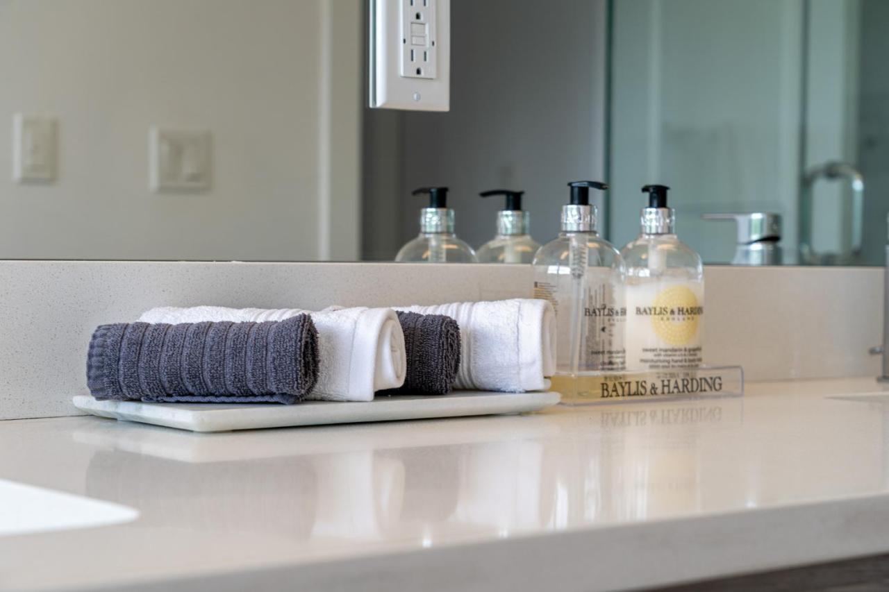 Contemporary Luxury 4 Bedroom House Near Downtown Calgary Bagian luar foto