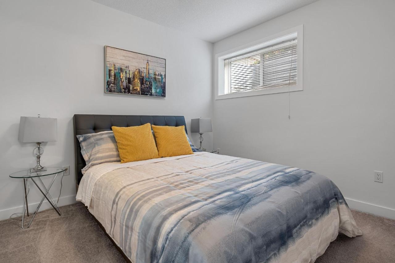 Contemporary Luxury 4 Bedroom House Near Downtown Calgary Bagian luar foto