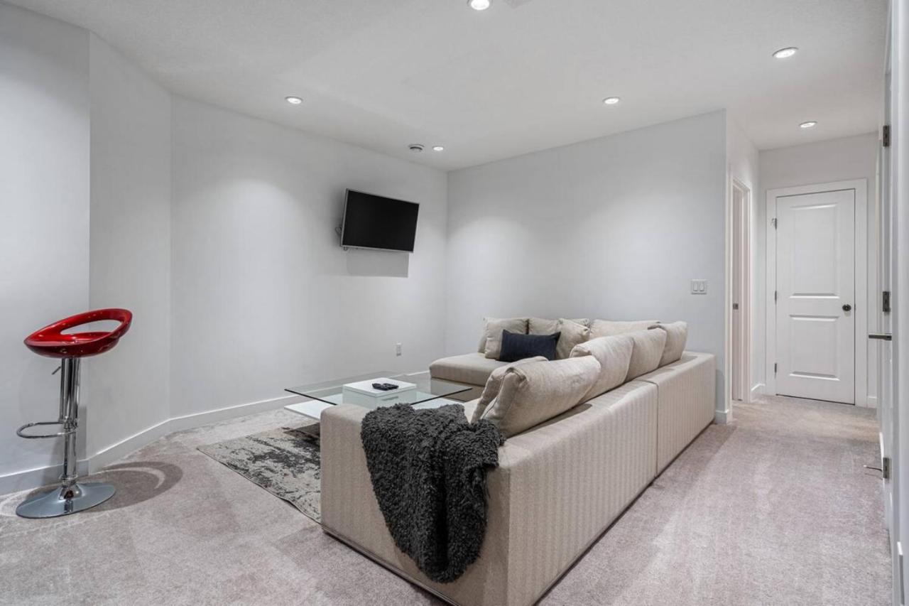 Contemporary Luxury 4 Bedroom House Near Downtown Calgary Bagian luar foto